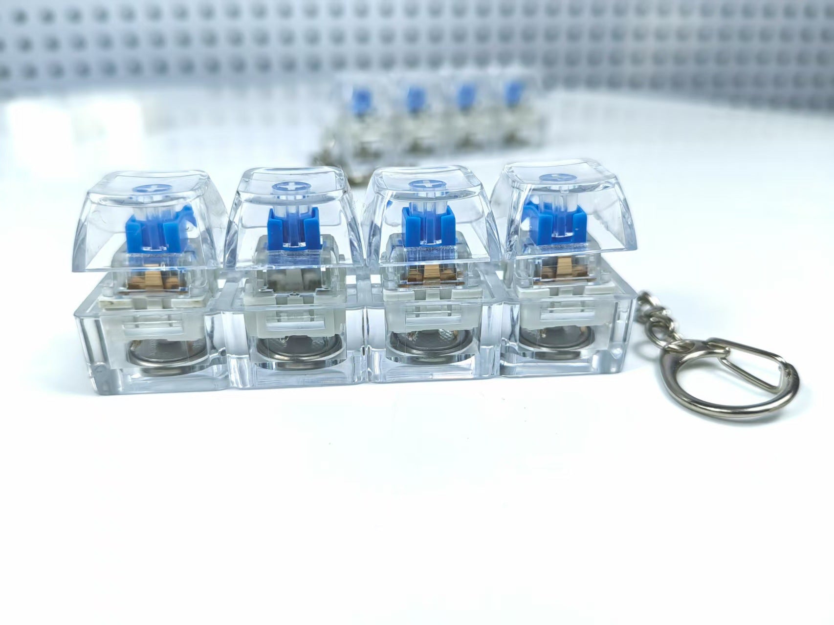 4Keys Mechanical Keyboard Electronic Luminous Transparent Crystal Height Pressure Reduction Finger Button Anti Stress Keycap Toy Schoolbag Pendant Keychain Decompression Clicker Gadget Gift